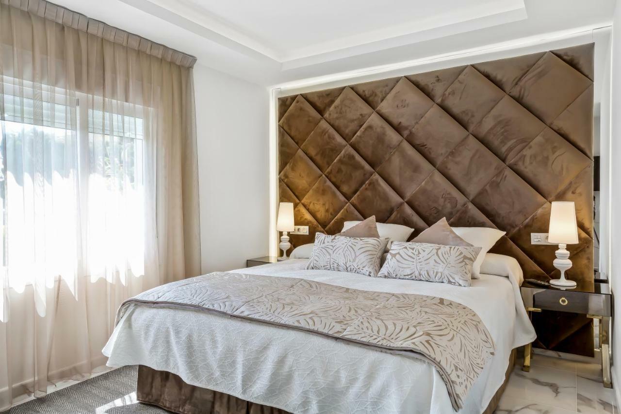 Luxury Villa Marbella With Nice Garden, Pool And Jacuzzi By Varenso Holidays ภายนอก รูปภาพ