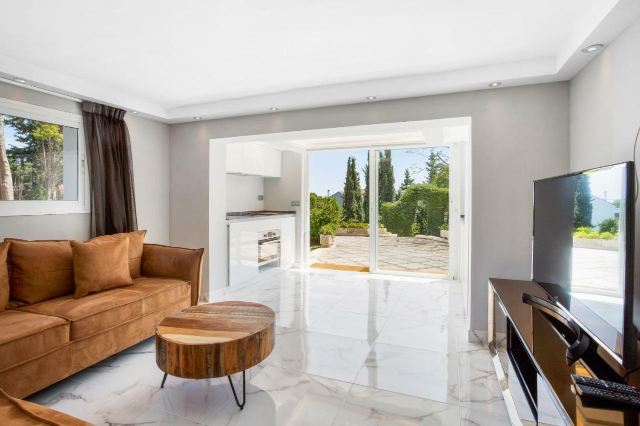 Luxury Villa Marbella With Nice Garden, Pool And Jacuzzi By Varenso Holidays ภายนอก รูปภาพ